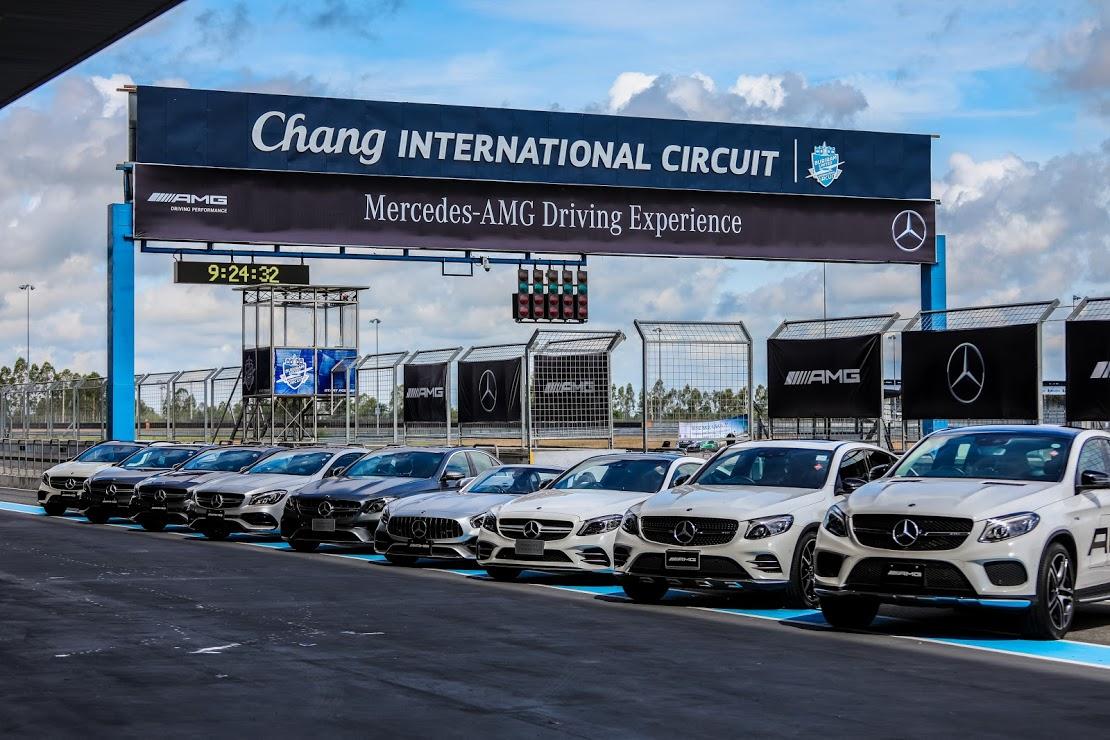 สนุกในสนามแข่งระดับโลกกับ Mercedes-AMG Driving Experience