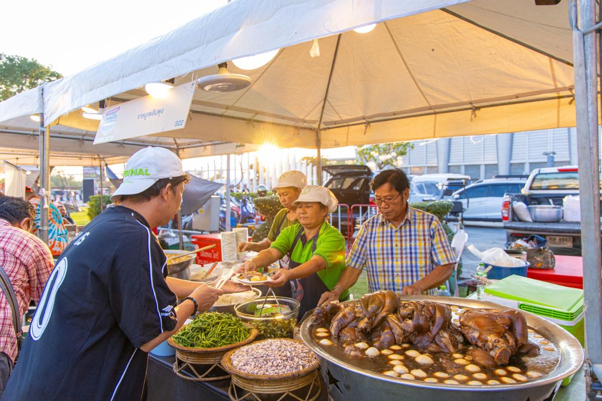 เทศกาลอาหารสุดยิ่งใหญ่ “IMPACT X เชลล์ชวนชิม 2 อิ่ม ฟิน กินเพลิน” เหลืออีก 3 วัน เท่านั้นถึง 8 ธ.ค.2567 ณ ลานหน้าอิมแพ็ค อารีน่า เมืองทองธานี คนคับคั่งแน่นทุกร้าน